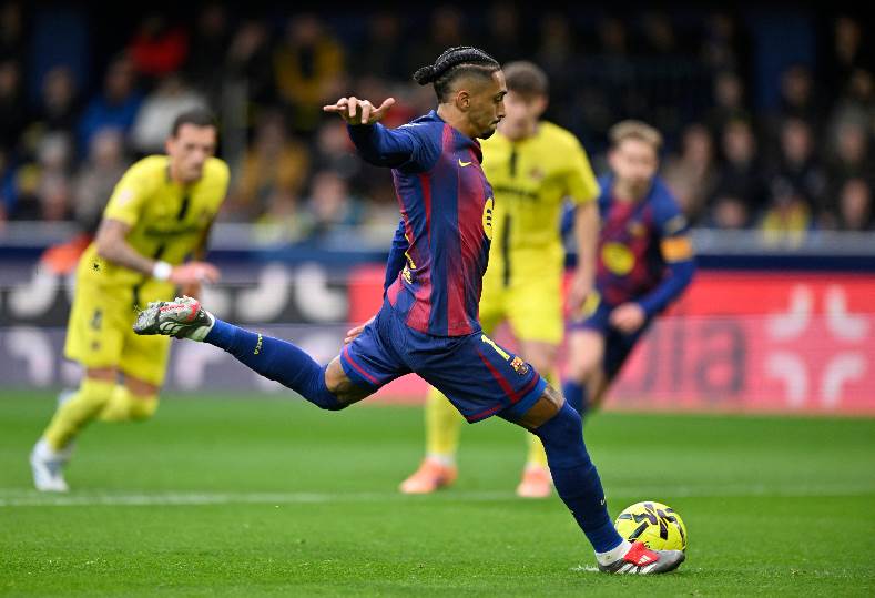 أهداف وملخص مباراة برشلونة ضد فياريال في الدوري الإسباني اليوم.. رافينيا يقود البارسا للفوز ويعزز الصدارة في ليلة لا سيراميكا