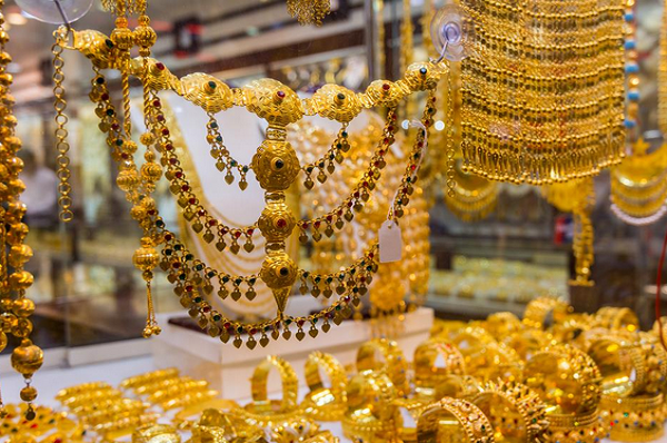 سعر مثقال الذهب اليوم في العراق عيار 21 الأربعاء 17 ديسمبر 2025 بعد الارتفاع الجديد.. كم سجل بالغرام والدولار؟