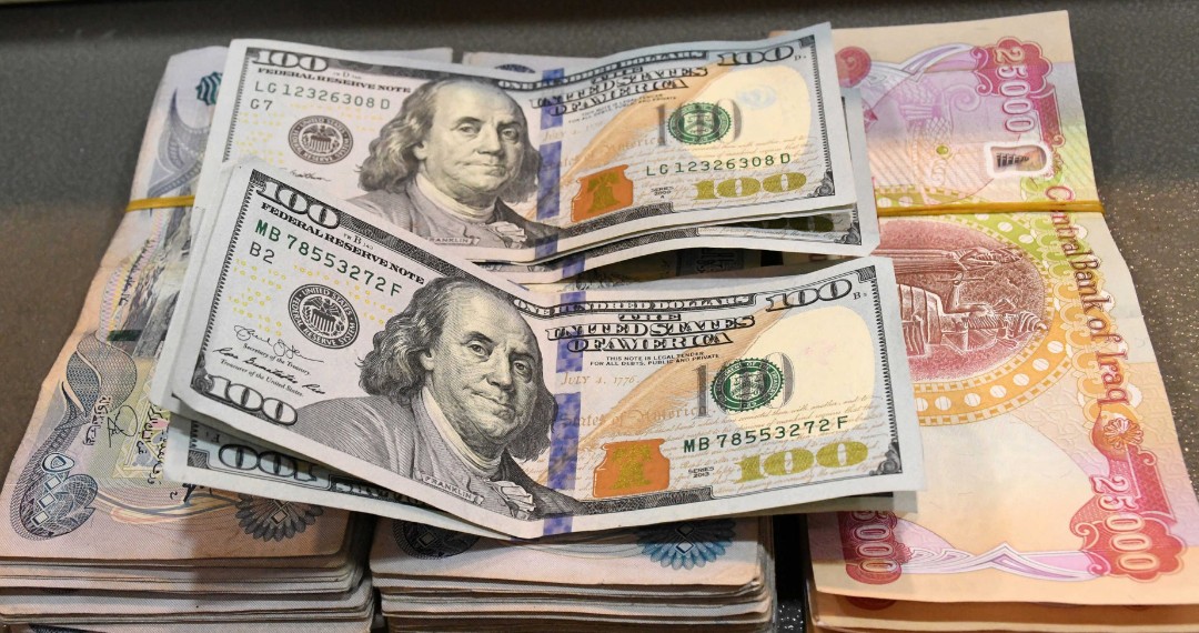 سعر صرف 100 دولار مقابل الدينار العراقي اليوم.. الدولار يواصل الصعود في العراق أسعار الشراء والبيع في بغداد وأربيل وارتفاع جديد يثير قلق المستثمرين