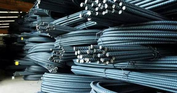 بكم طن حديد عز اليوم؟ سعر الحديد والأسمنت الأحد 11 يناير 2026 في مصر محليًا وأرض المصنع (تحديث شامل للمستهلك والمقاولين)