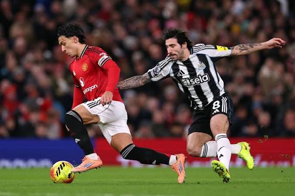 بث مباشر Manchester United vs Newcastle United جوووول في أولد ترافورد.. مانشستر يونايتد يتقدم على نيوكاسل بهدف مفاجئ رغم السيطرة الكاملة للضيوف في الدوري الإنجليزي