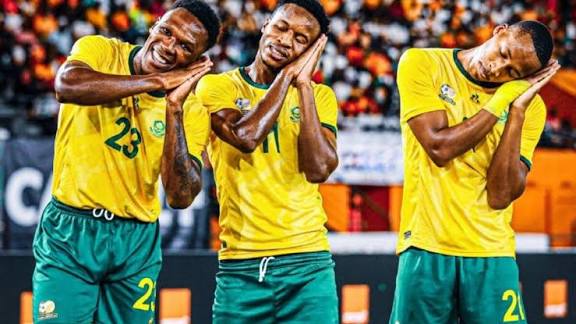 South Africa vs Zimbabwe جنون في مراكش.. بث مباشر مباراة جنوب إفريقيا وزيمبابوي الآن في أمم إفريقيا 2025.. ‘المحاربون’ يصعقون ‘الأولاد’ بهدف تعادل عالمي ويشعلون صراع التأهل!