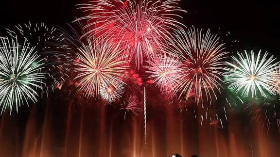 تزامنًا مع احتفالات رأس السنة 2026.. الحبس والمؤبد والإعدام عقوبات تنتظر من يستخدم الألعاب النارية والمفرقعات وفقًا للقانون