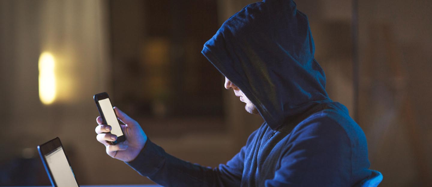 «تليفونك في خطر» نصيحة متحدث «القومي للاتصالات» لتجنب اختراق هاتفك في 150 دولة من بينها مصر والسعودية