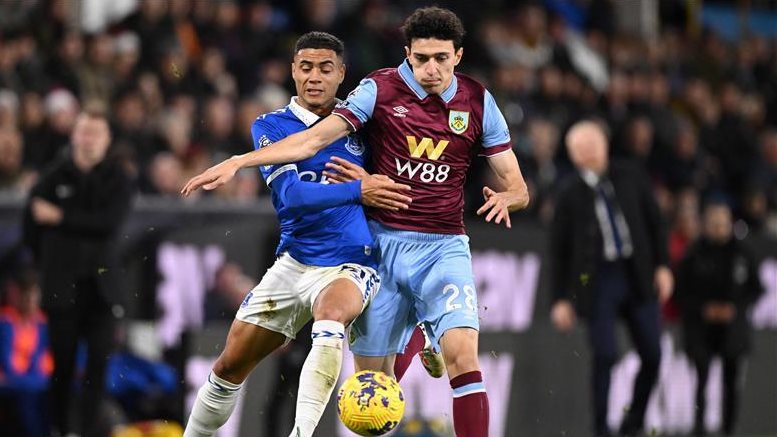 ملخص ونتيجة مباراة بيرنلي ضد إيفرتون (0-0) وجدول ترتيب الدوري الإنجليزي الممتاز 2025-2026