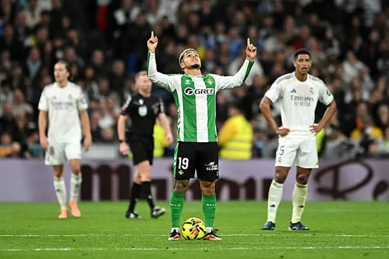 Real Madrid vs Real Betis بث مباشر مباراة ريال مدريد ضد ريال بيتيس.. ريال مدريد يفرض كلمته في البرنابيو ويقسو على ريال بيتيس بثلاثية مثيرة في ليلة تألق هجومي