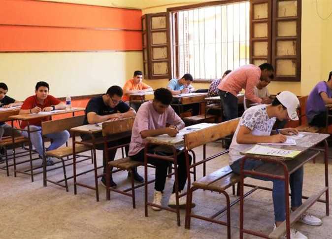 راجع إجابتك وقيّم درجاتك فورًا! حل محافظة القليوبية جبر الصف الثالث الاعدادي الترم الاول 2026 | امتحان الجبر والإحصاء للشهادة الإعدادية